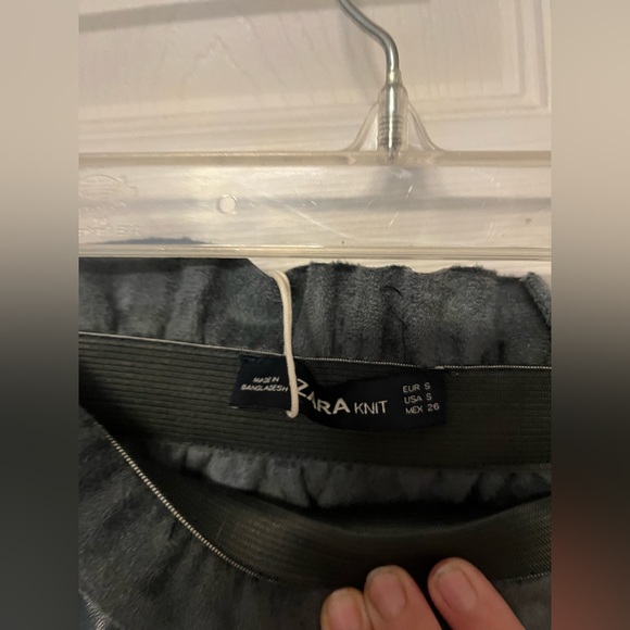 NWT ZARA Faux Leather Mini Skirt with pockets!! - Picture 2 of 3